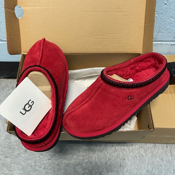 Red/Black Ugg slipper ‘Brand New’ - Picture 2 of 4